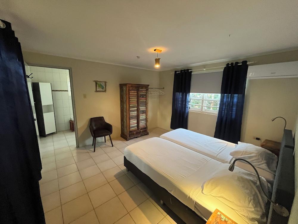 Dive Hut - Boutique Apartments