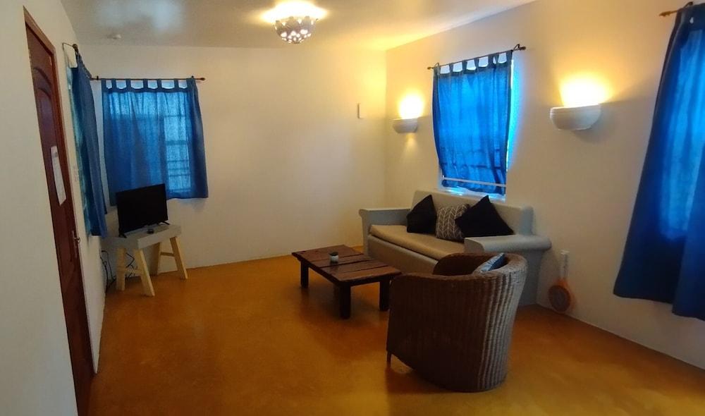 Dive Hut - Boutique Apartments