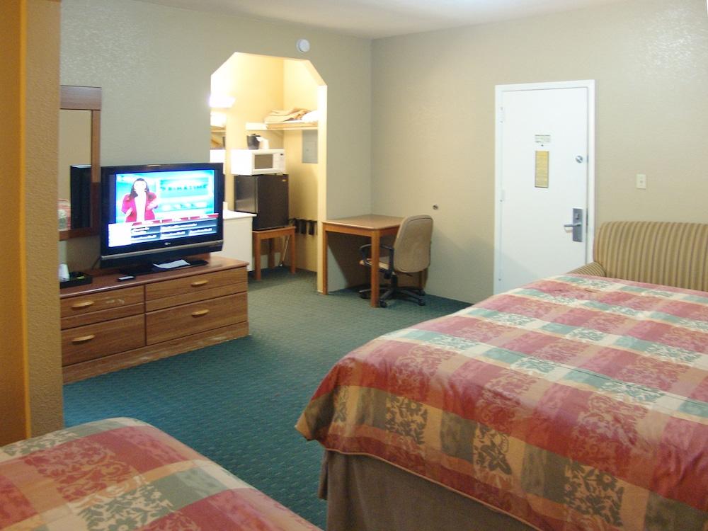 Holland Inn and Suites