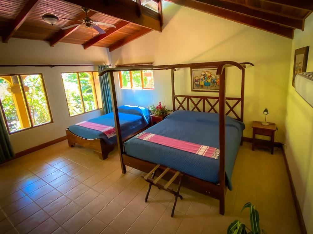 Jaco Hotel Docelunas