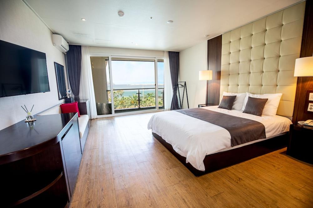 The Four Graces Resort