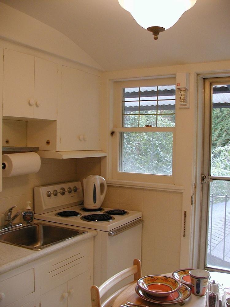 Burleys Gardens and Suite