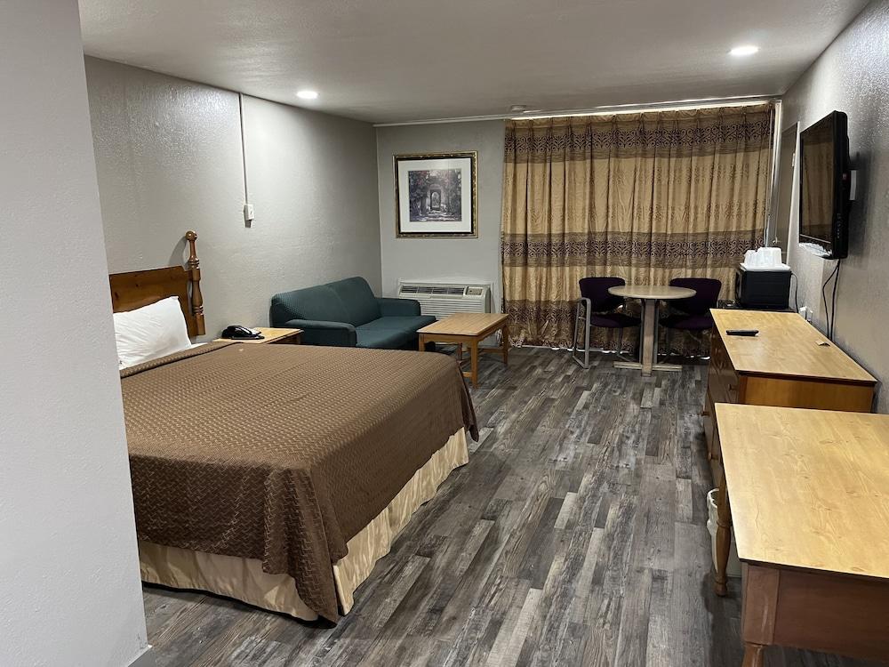Mid Towne Inn and Suites