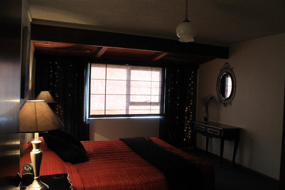 Chartre' Manor Bed & Breakfast