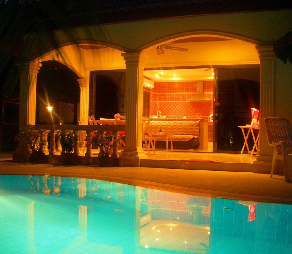 Coconut Paradise Villas