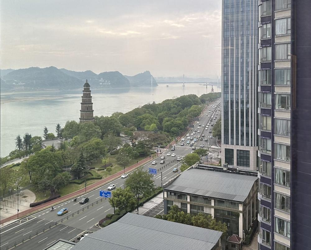 Grand Mercure Yichang Waitan