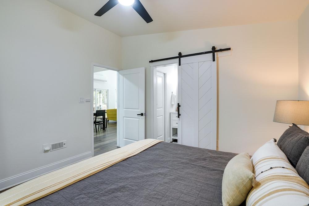 Lakefront Texas Abode w/ Kayaks, Fire Pit & Patio!