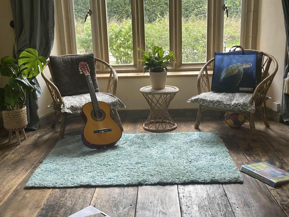 Lovely 5-bed House Near Ilminster and for Families