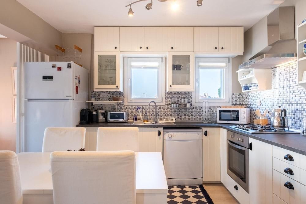 Flat w Sea View Balcony 3 min to Cesme Marina