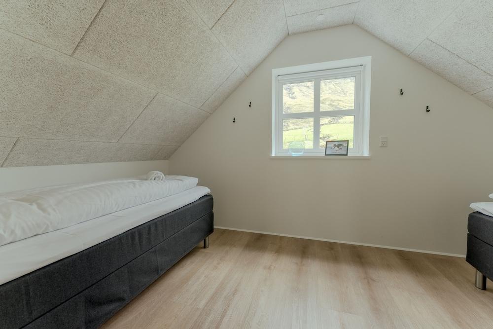 Dahlastova | Stunning Boathouse | Bay View | 3Br