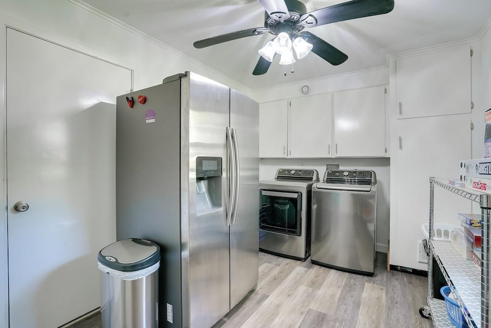 Lakefront Retreat in Jefferson w/ Screened Porch!