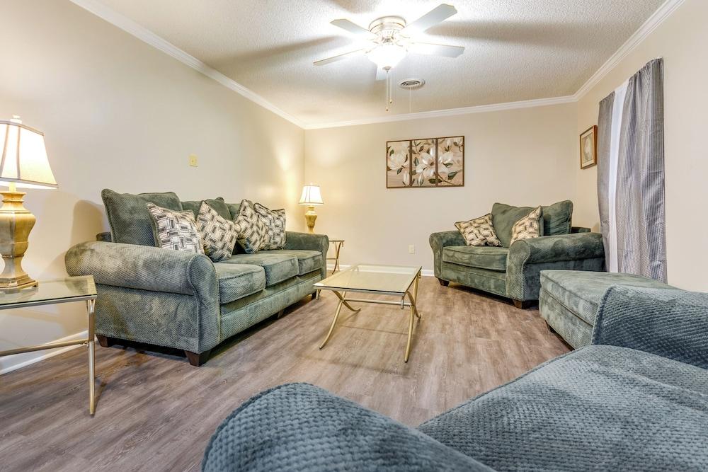 Spacious Little Rock Home w/ Patio - 9 Mi to Dtwn!