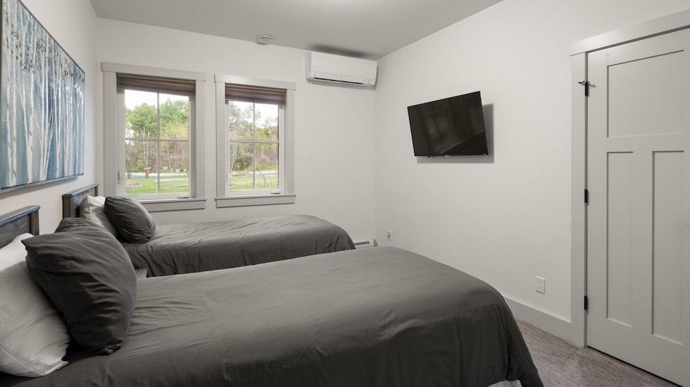 Orsinis At Mad House 3 Bedroom Condo by RedAwning