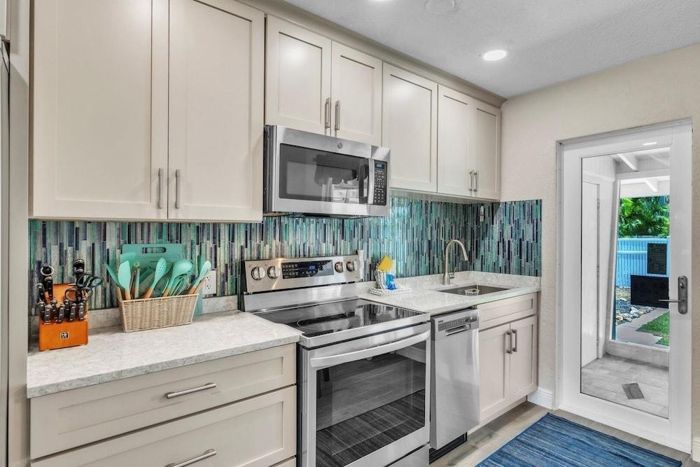 Seaduction Ami B 2 Bedroom Condo by RedAwning