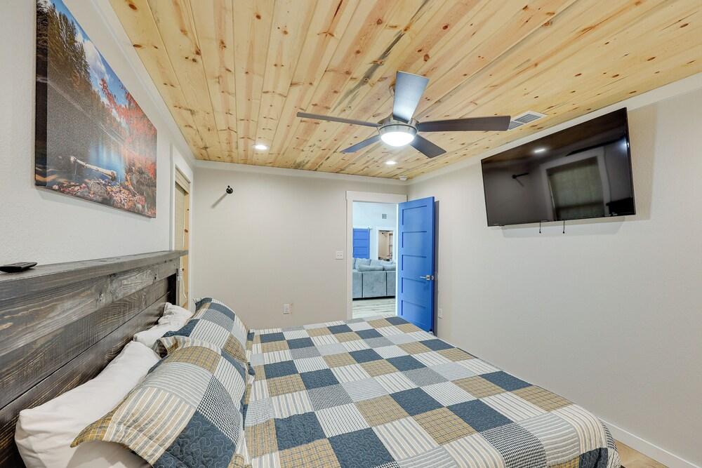 Riverfront 'caddo Shack' Home w/ Views & Fire Pit