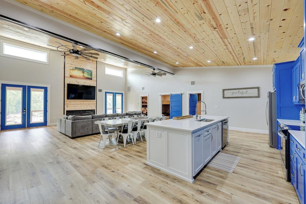 Riverfront 'caddo Shack' Home w/ Views & Fire Pit