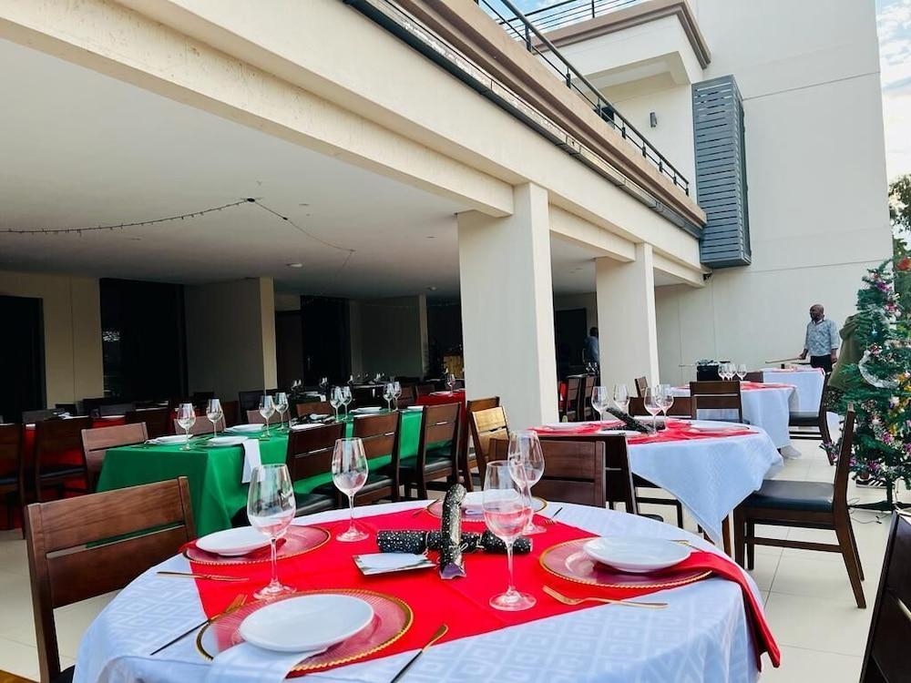 Staybridge Golfview Suites