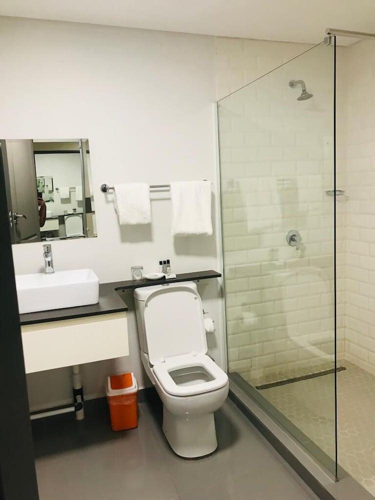 Staybridge Golfview Suites