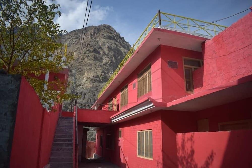 The Mountain Front Guest House And Hotel