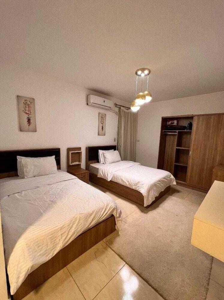 Premium Hotel Apt In Madinty10.102.46.22