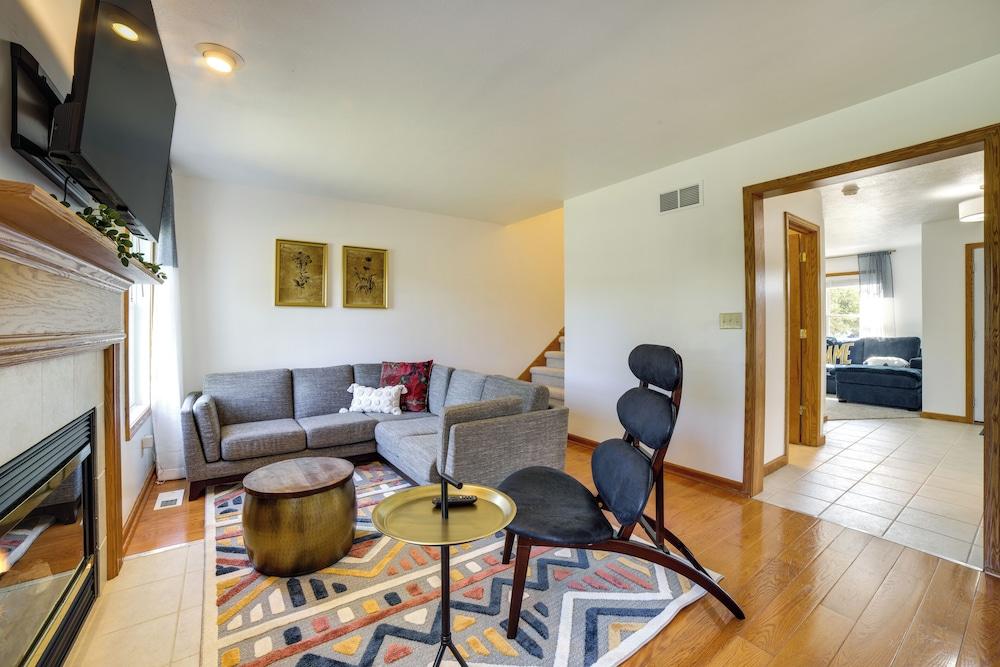 Game Day Ready Home w/ Yard: 4 Mi to Notre Dame