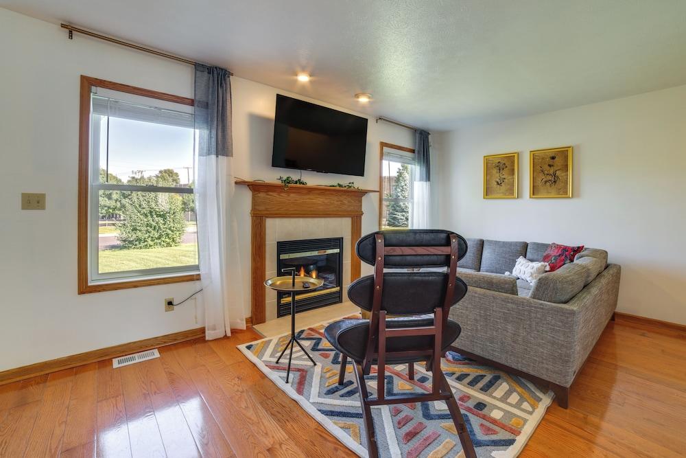 Game Day Ready Home w/ Yard: 4 Mi to Notre Dame