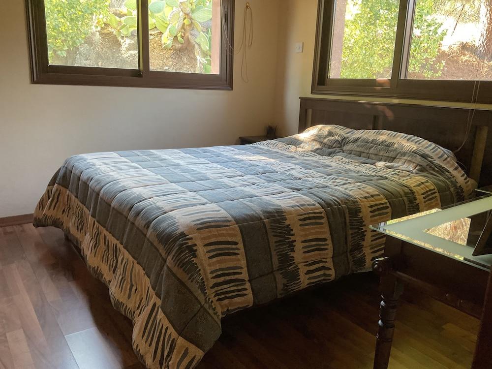 Beautiful 3 Bedr House in Arakapas With Fireplace