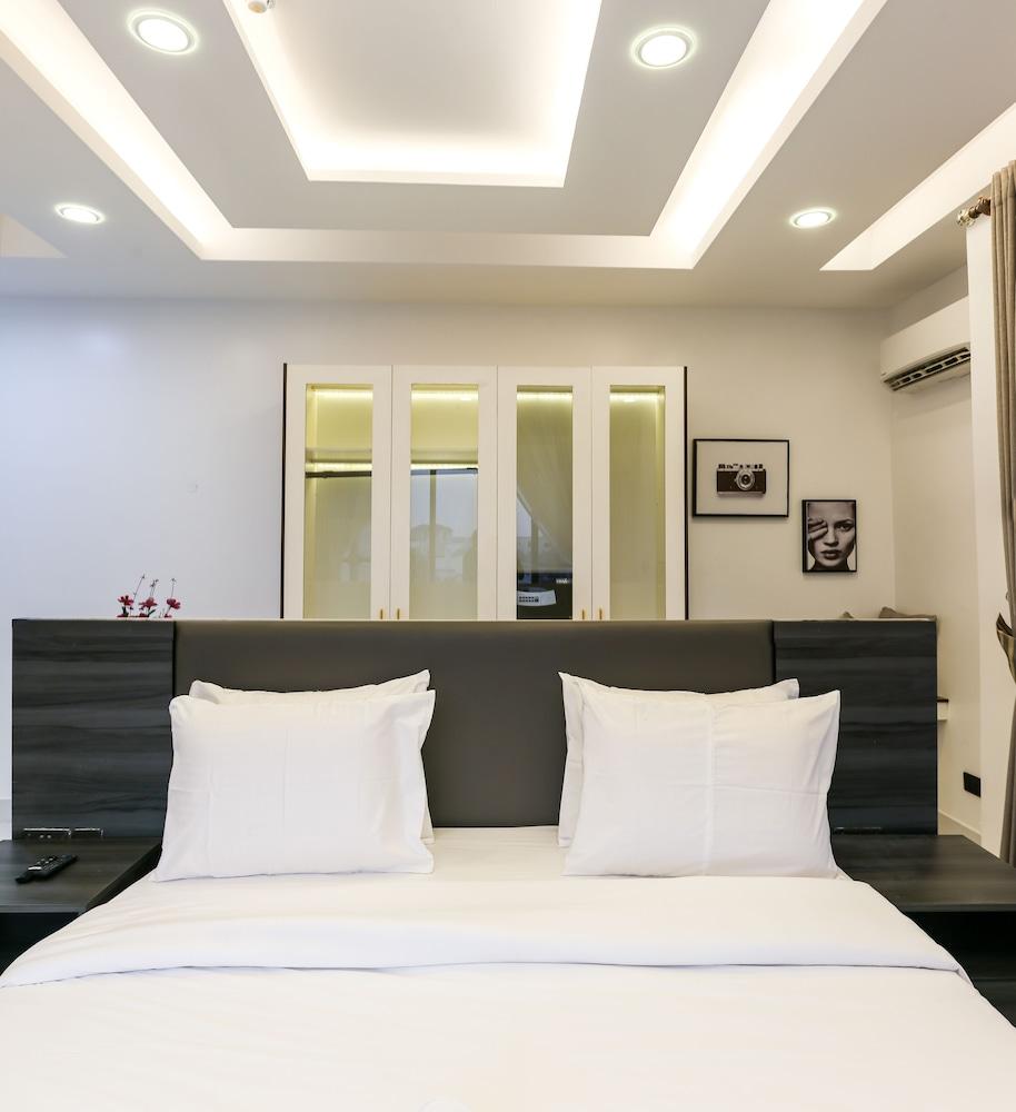 George Residence Banana Island