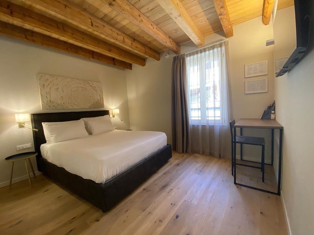 Malvezzi24 Boutique Rooms