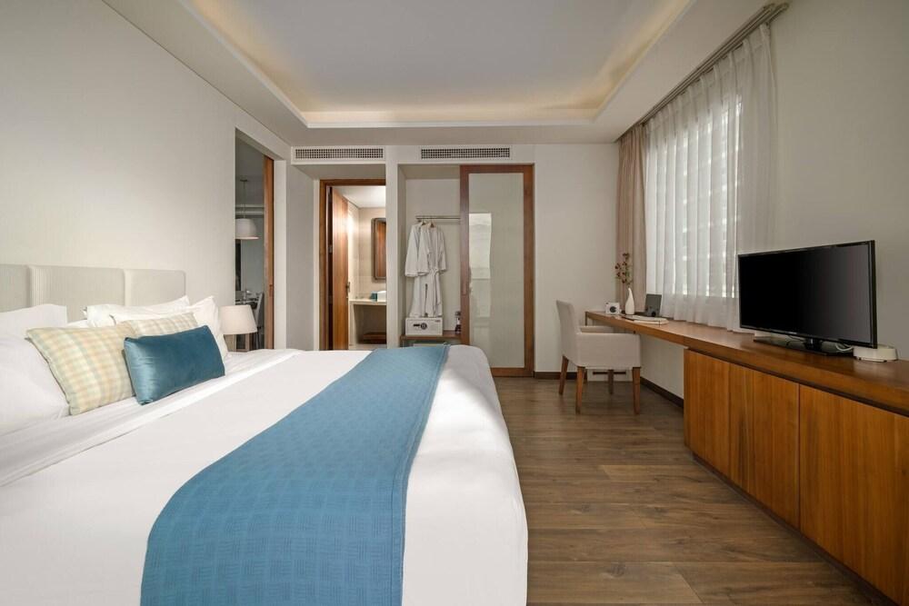 Exclusive 120sqm 2bdr Corner Suite Rooftop Pool