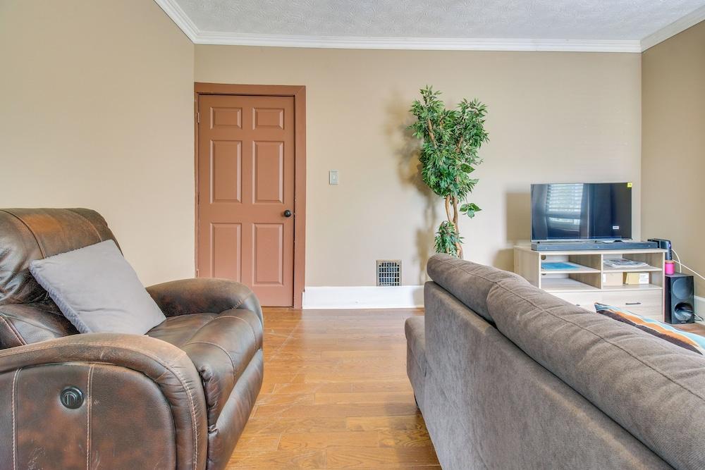 Sunny + Spacious Dayton Condo ~ 1 Mi to Downtown!