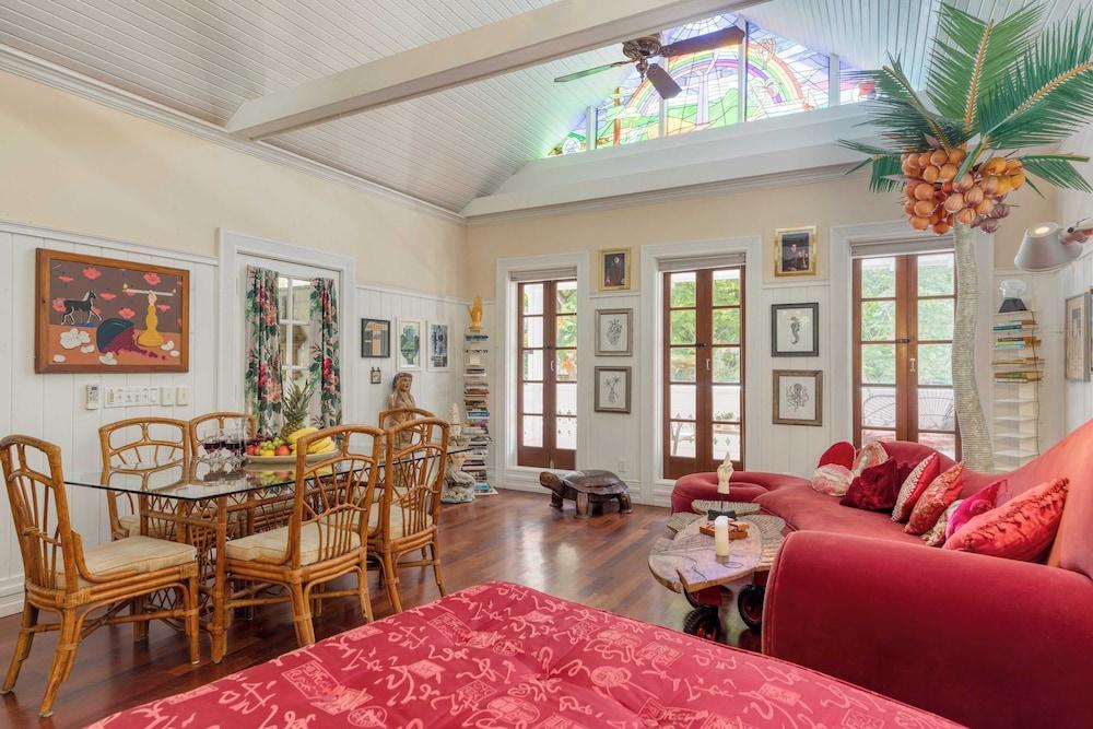 Midnight Cowboy by Avantstay 3 Artistic Spaces