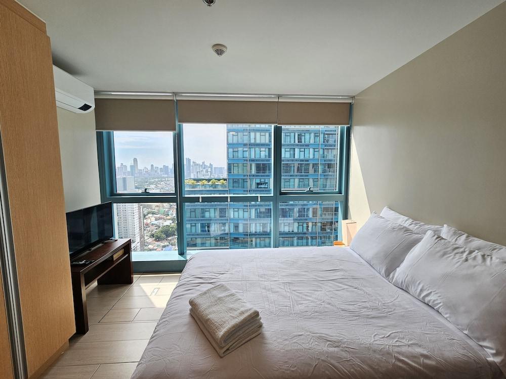 One Uptown Residence