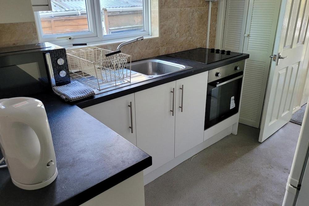 Bright & Homely Apartment