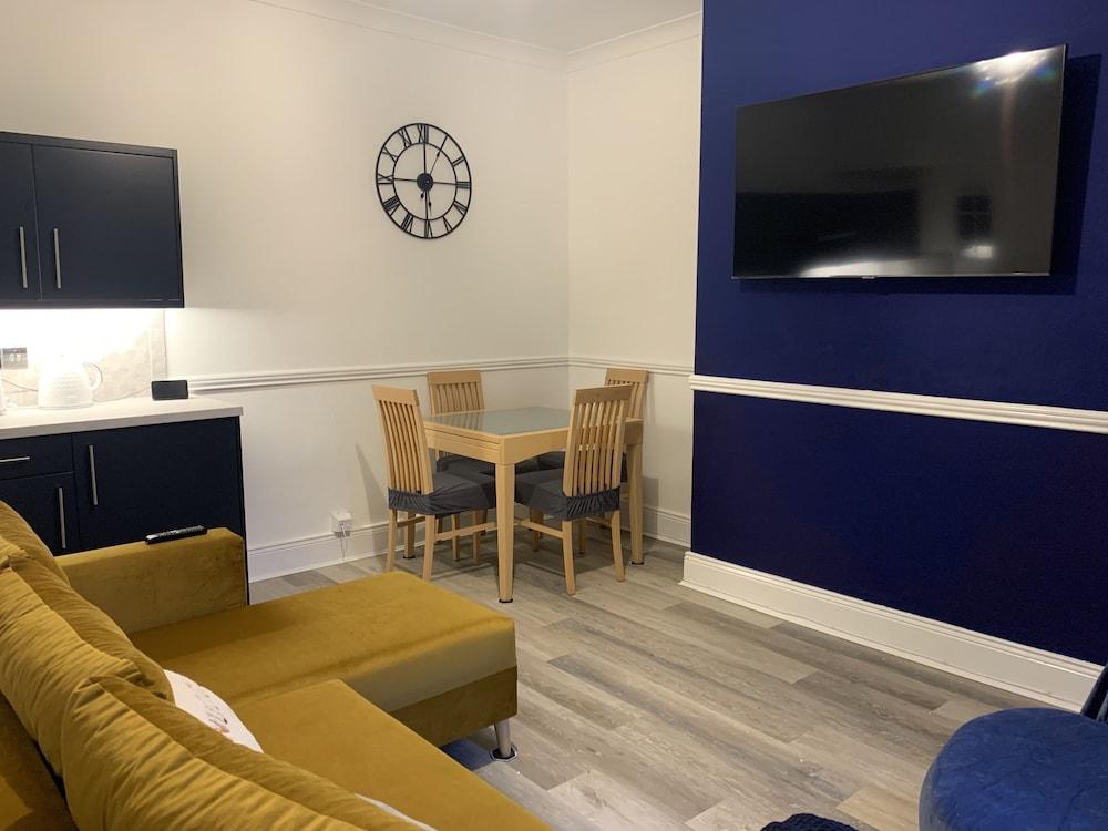 1 Bedroom - Sleeps 4 - Parking on Site