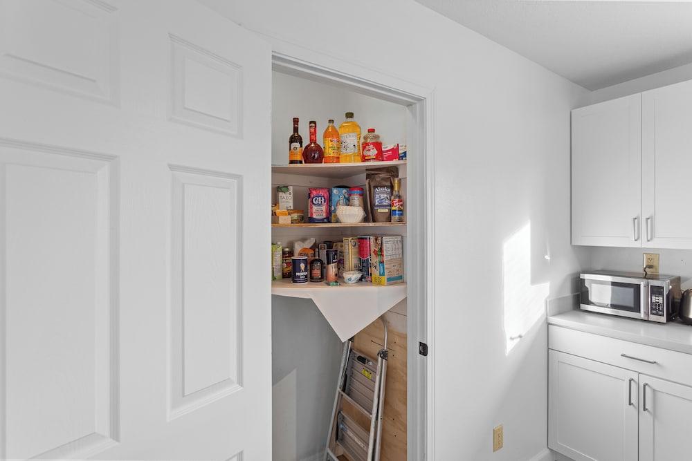 Serene Palmer Home: Walk to Downtown & Riverfront!