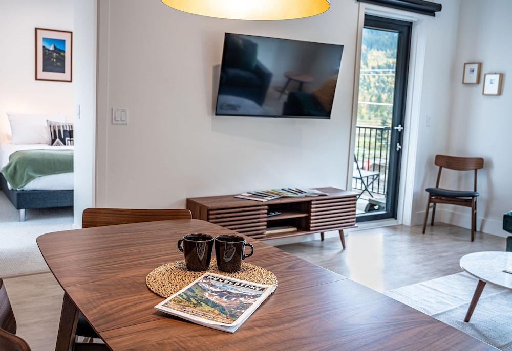 Wildflower Retreat-Revelstoke Vacations