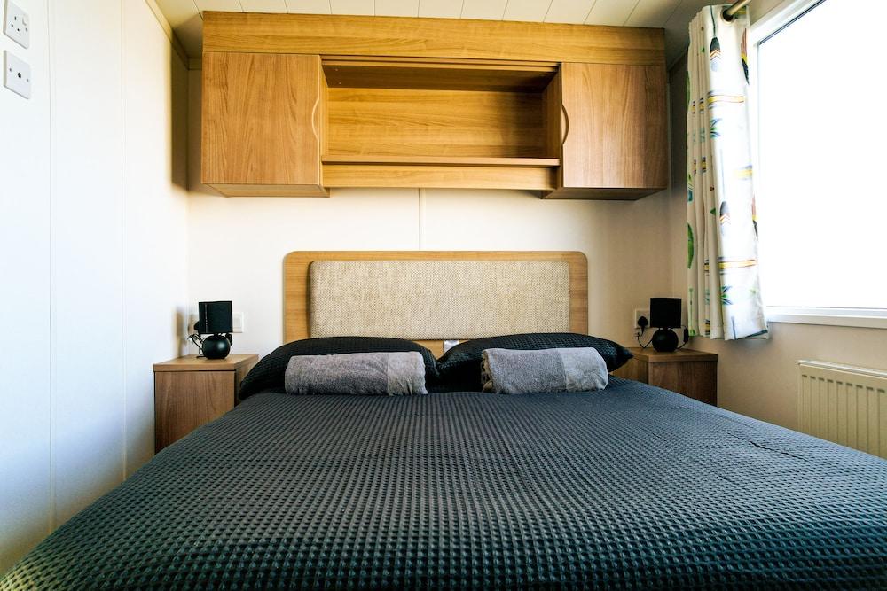 Captivating 6-person Caravan in Rhyl