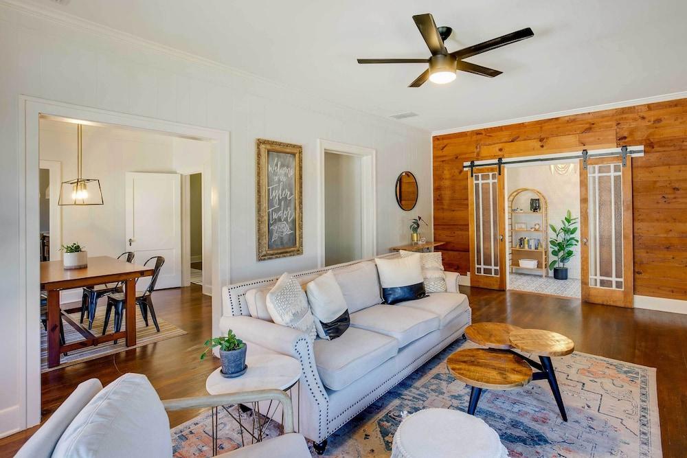 Walk to Dtwn: 'tyler Tudor' w/ Backyard