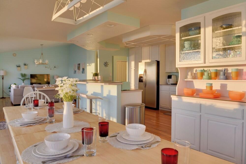 Oceanfront Kenai Villa w/ Fireplace & Deck