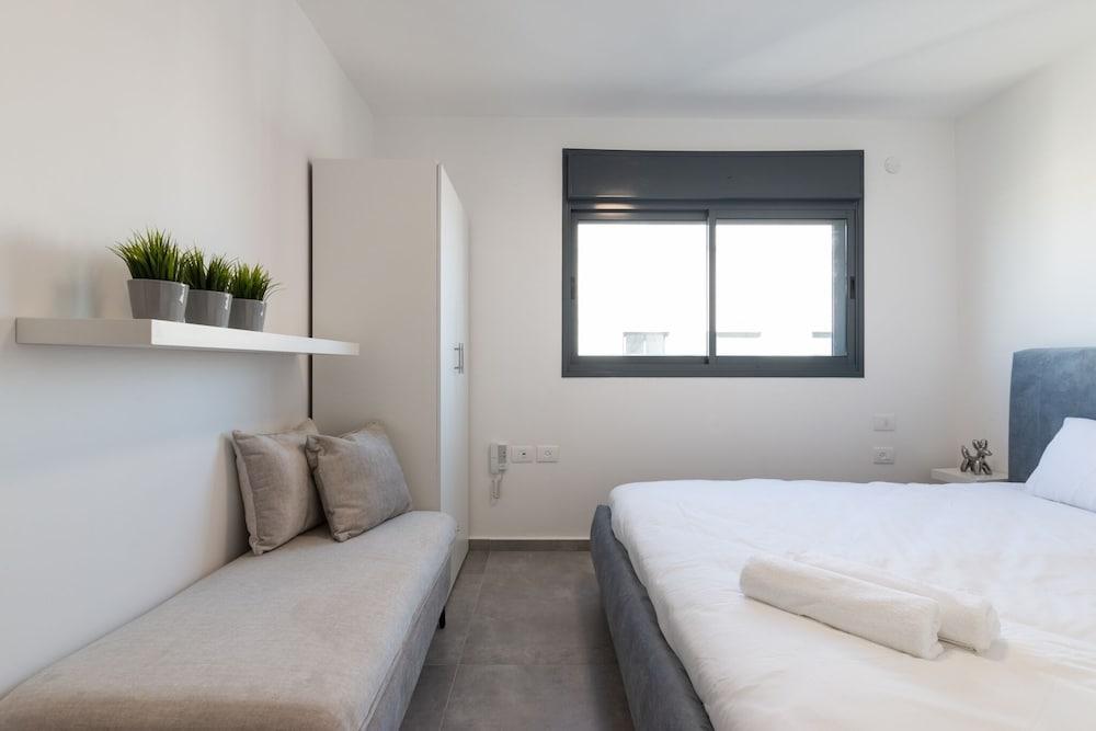 Luxury APT 3 BR New Tower Parking