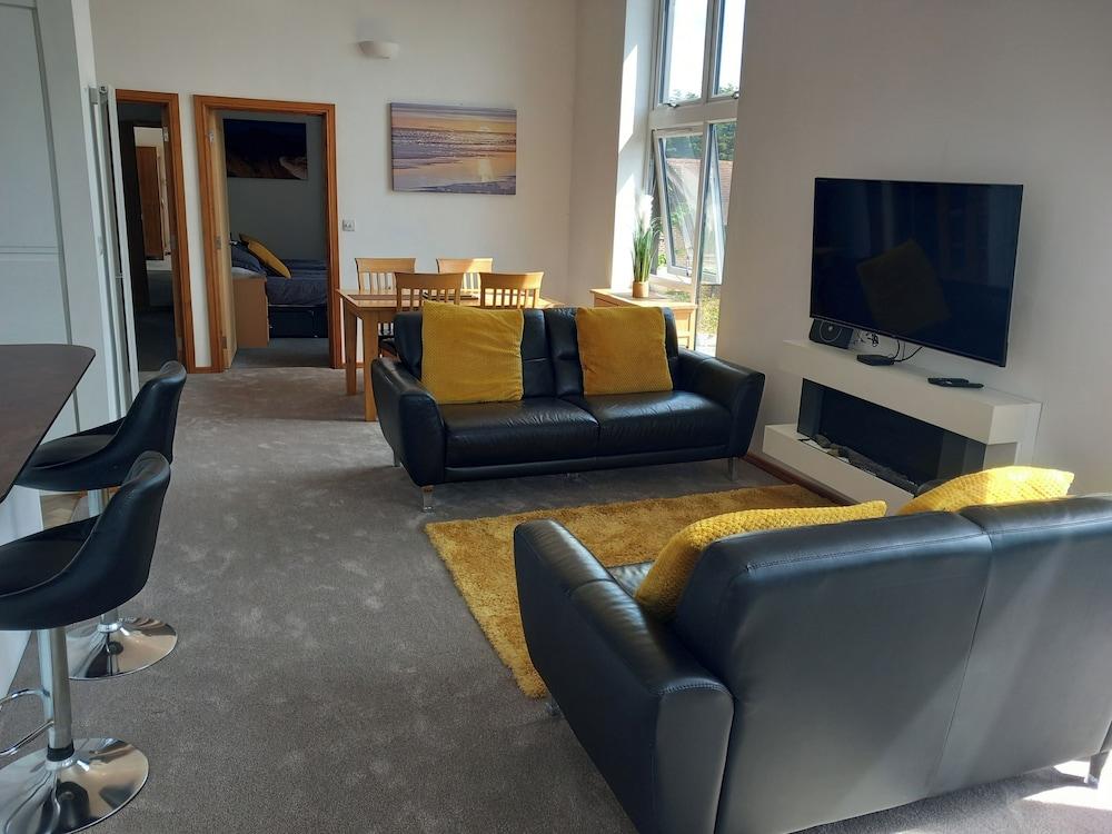 Remarkable Seaside Apartment - Sleeps 4