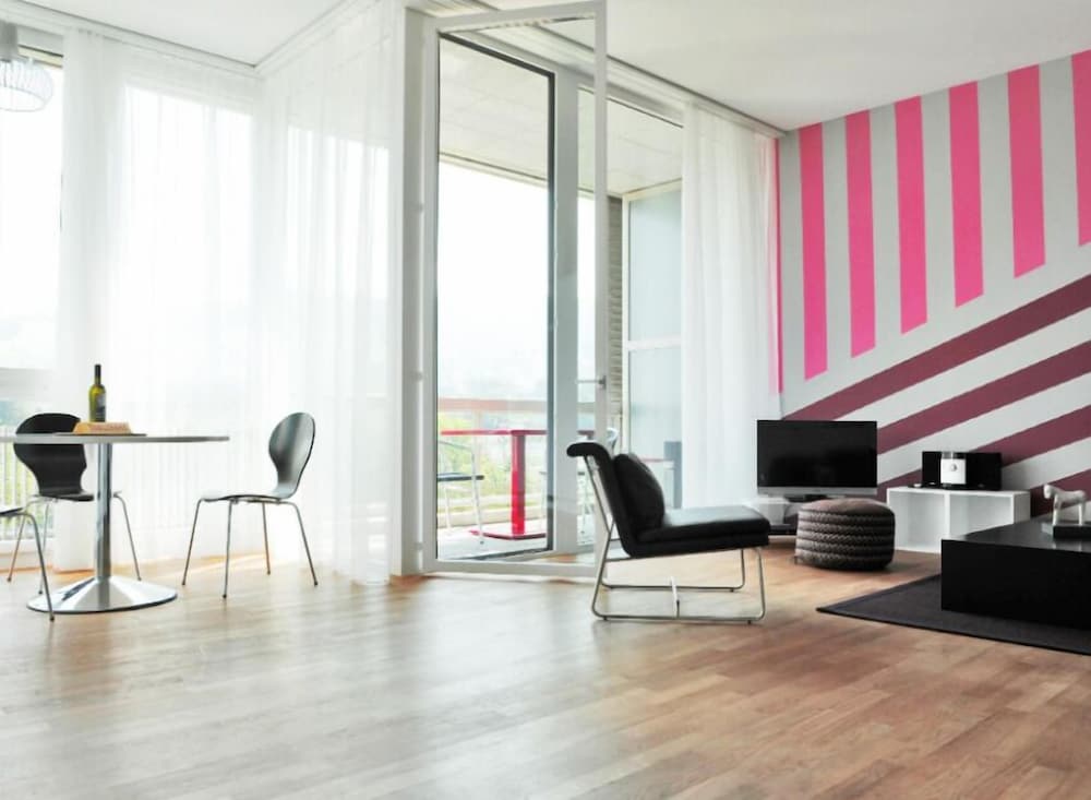 Nest - Baarerstrasse 82