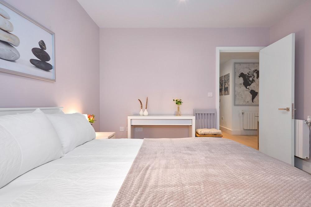 Impeccable 3-bed Apartment in London