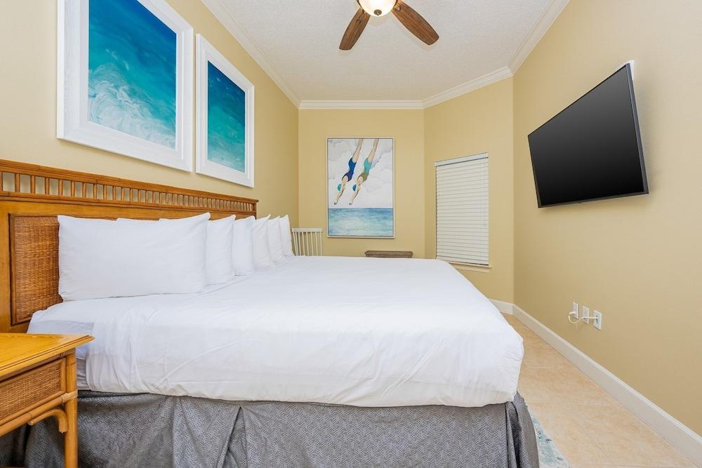 Phoenix West 1003 3 Bedroom Condo