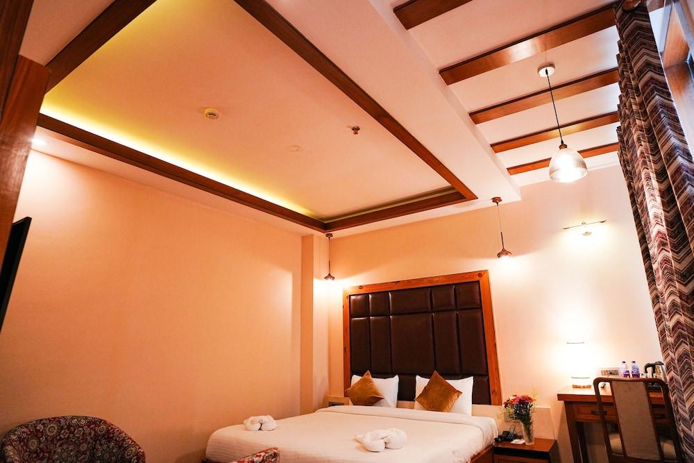 ORSINO RESORT MALL ROAD