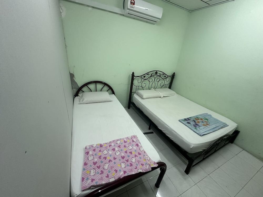 OYO 90881 Top Star Hotel