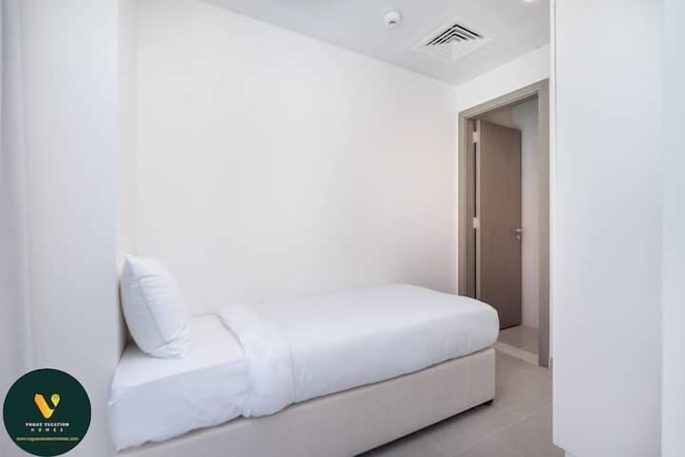 Vogue Lagoon District One Residence