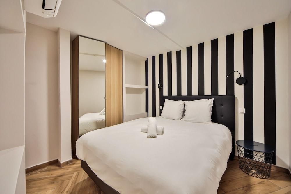 Blue Night International 49