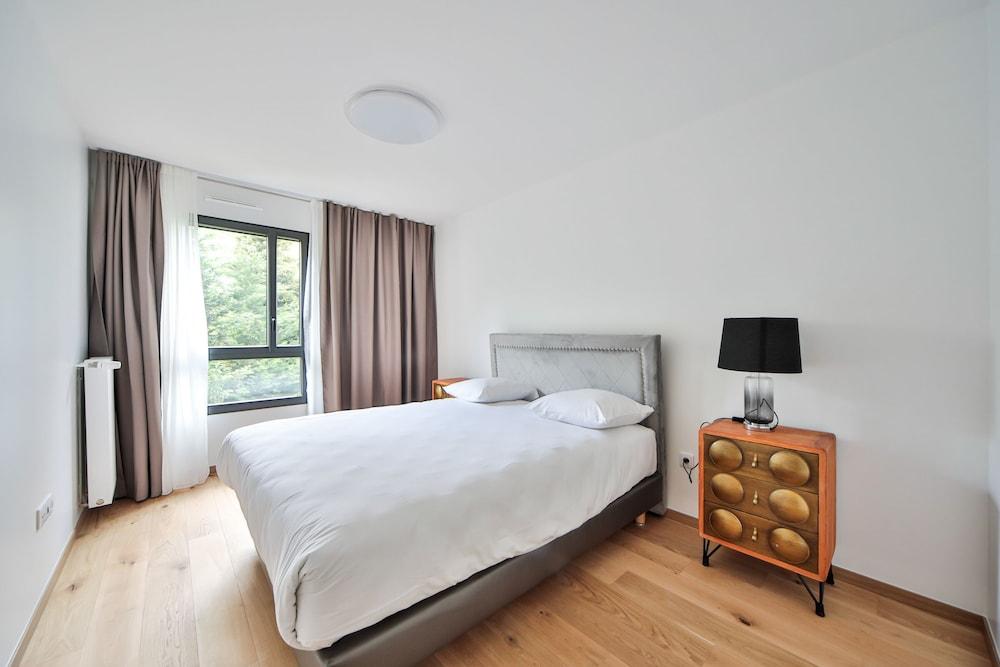 Blue Night International 69